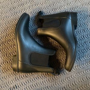 Black ankle rain boots women’s size 8